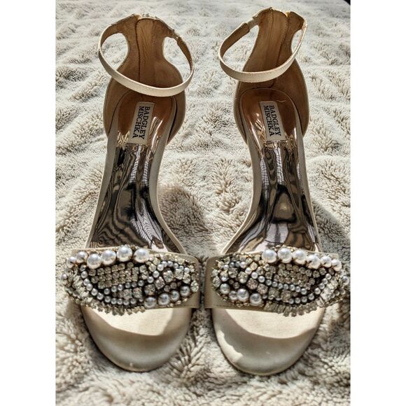 Badgley Mischka Ivory Odalis Ornamented Evening Sandals, Sz 9.5 LEFT & 8.5 RIGHT - Picture 2 of 14